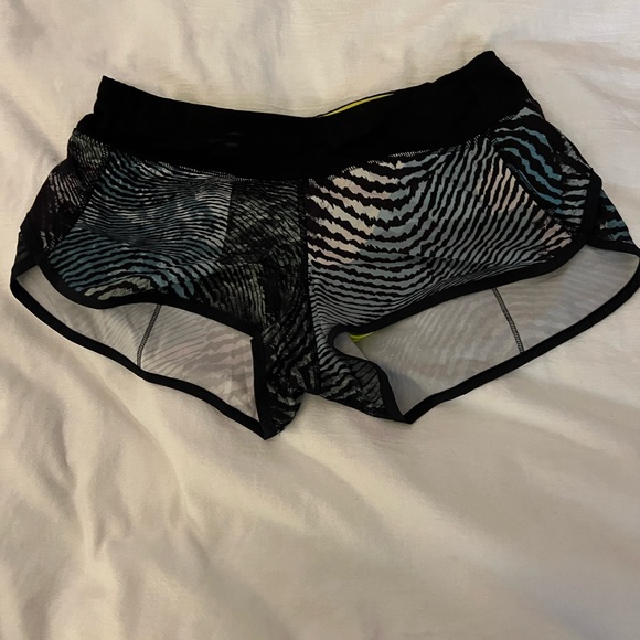 Speed up low rise shorts size 8 in excellent condition - Picture 1 of 7